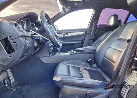 2013 Mercedes-Benz C 250 z USA, uszkodzony, nr VIN WDDGF4HBXDA795882